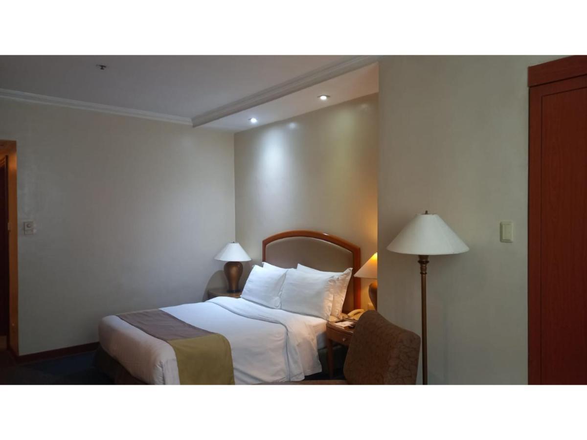 Capital O 914 Makati Palace Hotel Makati City Exteriér fotografie