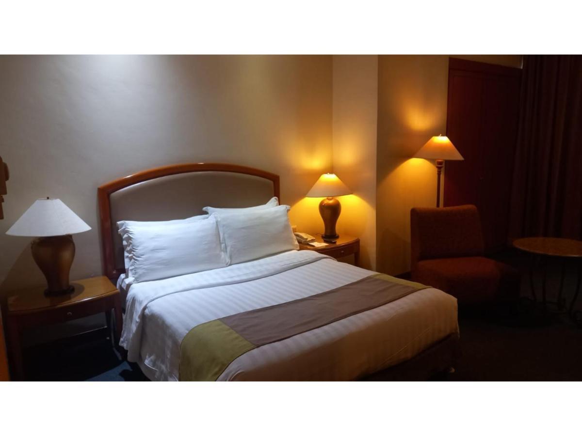 Capital O 914 Makati Palace Hotel Makati City Exteriér fotografie