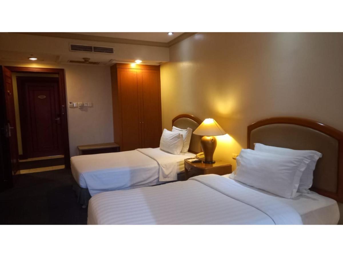 Capital O 914 Makati Palace Hotel Makati City Exteriér fotografie